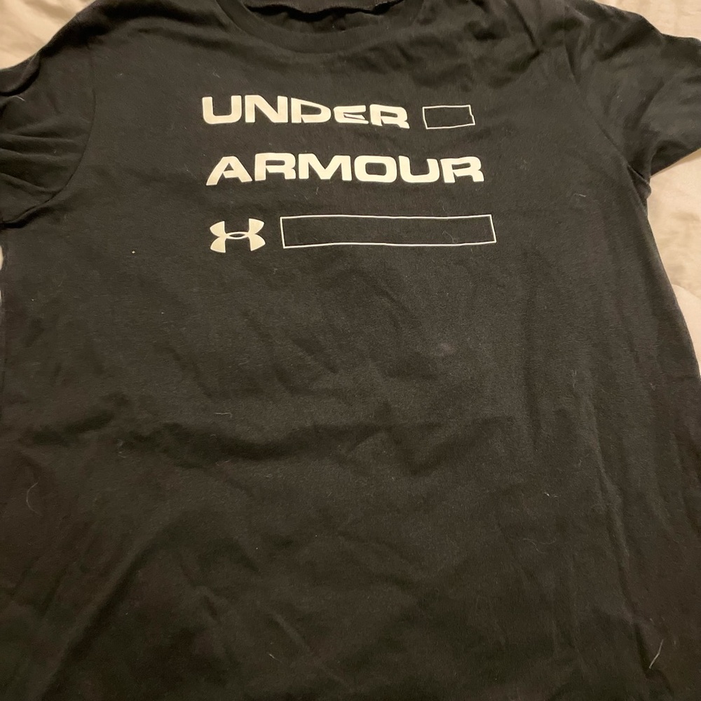 Under Armour YXL shirt